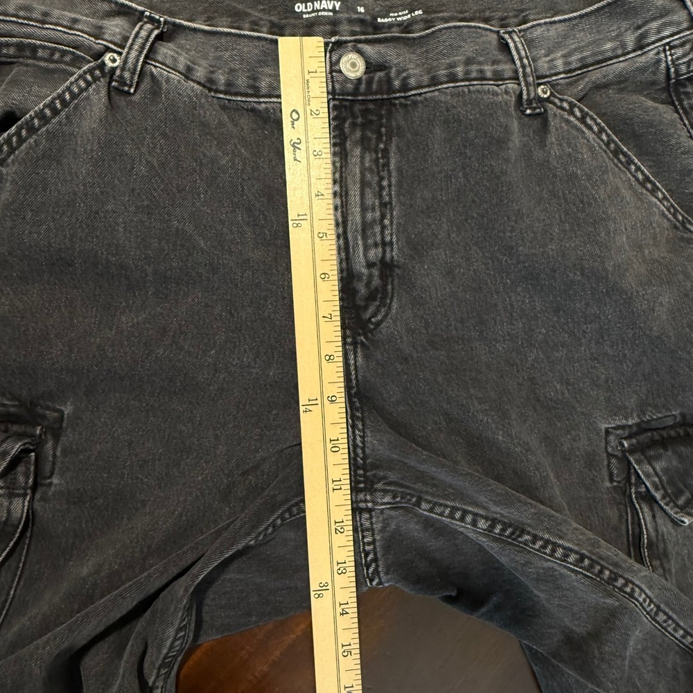 Old Navy Womens Mid Rise Baggy Wide Leg Cargo Jeans Size 16 Washed Black Utility - Picture 7 of 9